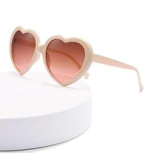 Heart Shaped Sunglasses Large Frame PC UV400 Protection Trendy Cute Party Aesthetic Eyewear