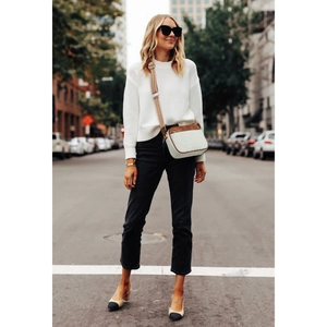 Chic quilted crossbody bag in white and brown leather with elegant V-pattern stitching