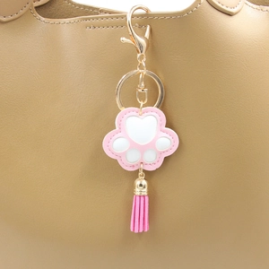 Porte-clés patte de chat rose avec cœur, pompon et accessoire de sac en cuir marron