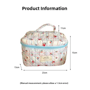 Quilted floral cosmetic bag with dimensions 23x15x15cm and double zipper design