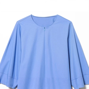 Chemise en popeline bleu ciel à manches ballon avec col rond et fermeture éclair invisible