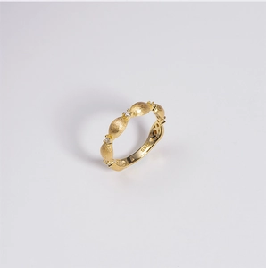 Detail of S925 sterling silver ring featuring brushed gold finish and sparkling zircon stones