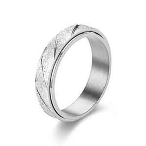 Detailed close-up of matte silver ring with sparkling sand finish and diagonal grooves