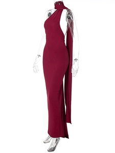 Seitenansicht rückenfreies weinrotes Abendkleid mit Neckholder und Schal-Detail