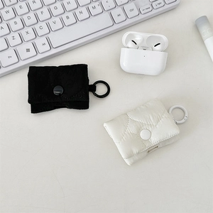 Custodie in tessuto trapuntato per AirPods Pro bianco e nero con chiusura a scatto e moschettone