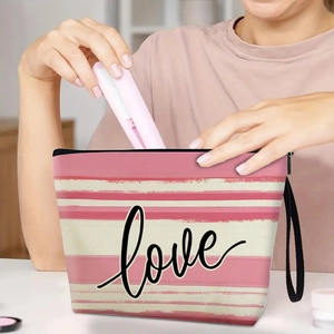 Rosa-beige gestreifte Kosmetiktasche aus PU-Leder mit Love-Schriftzug und Reißverschluss