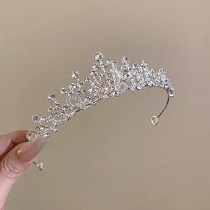 Tiara d'argento scintillante con strass per matrimoni e base per cerchietto in spugna