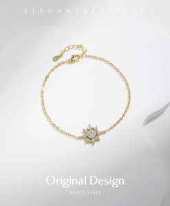 Detailansicht des S925 Silberarmbands mit Sonnenblumen-Anhänger und verstellbarer Kette
