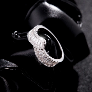 Sparkling S925 sterling silver ring with rectangular stones and irregular line design