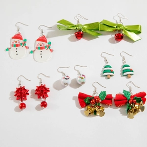 Weihnachtsohrring-Set mit Schneemann, Weihnachtsbaum und Schleifen in festlichen Farben