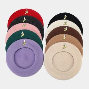 Berretto da donna in lana con ricamo a banana in 10 colori per l'autunno inverno