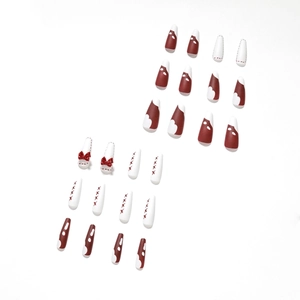 Faux ongles longs bordeaux et blancs avec nœuds, pois et motifs de point de croix
