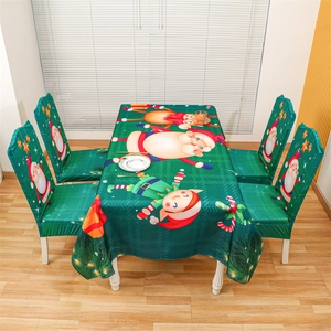 Draufsicht auf grüne Weihnachts-Tischdecke und vier passende Elf-Stuhlbezüge im Set