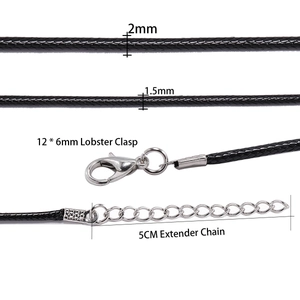Détail de cordons noirs pour colliers DIY avec fermoirs mousquetons de 1,5mm et 2mm