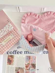 Detail of floral plaid storage bags for cosmetics with quilted ruffles and snap button closure
