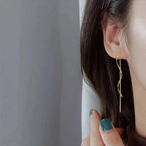 Boucles d'oreilles pendantes vagues dorées pour femmes avec pampilles de perles