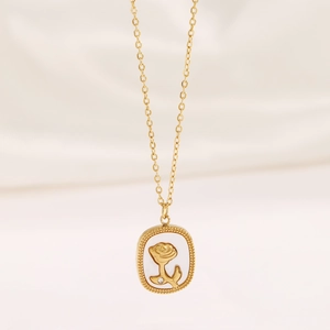 Collier en acier inoxydable plaqué or 18 carats avec pendentif rose sur tissu