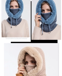 Détail de la capuche tricotée hiver avec masque et doublure en polaire épaisse