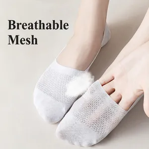 Chaussettes invisibles blanches en résille pour femmes, design respirant pour l'été