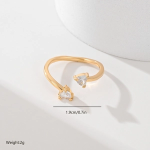 Detailed view of leaf ring with cubic zirconia including dimensions and weight data