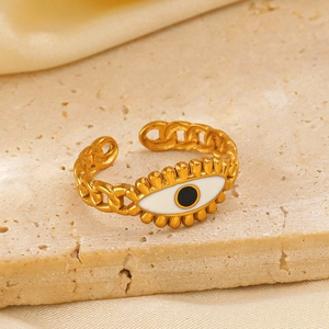 Bague ouverte dorée en acier inoxydable avec œil maléfique en émail sur socle de pierre