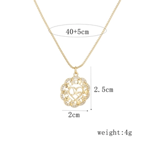 Golden Mom heart pendant necklace with dimensions 2.5x2cm and 40+5cm chain length