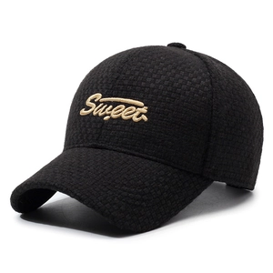 Casquette de baseball noire à carreaux avec broderie dorée Sweet pour femmes