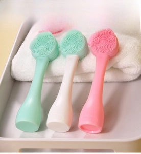 Three-color double-sided silicone face cleansing brushes on tray for skin care