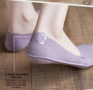 Detail of purple ice silk no-show sock featuring a 0.2mm non-slip silicone heel grip