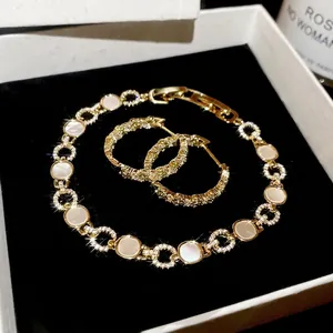 Bijoux De Luxe Pour Femmes Bracelet En Cuivre Plaqué Or Et Créoles Avec Nacre Zircon Et Tige De Boucle D Oreille En Argent