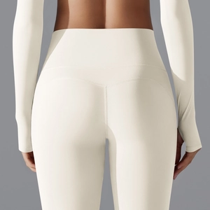 Damen Yoga-Set in Cremeweiß mit High Waist Leggings und Langarmshirt mit Daumenlöchern