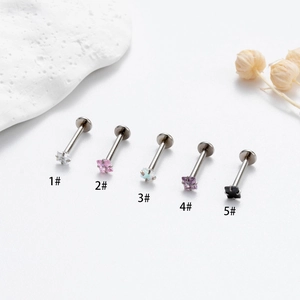 Lippenpiercing aus Edelstahl mit quadratischen Zirkonia in fünf Farben und flacher Rückseite