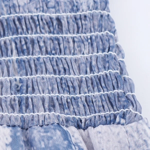 Robe longue en mousseline tie-dye bleu et blanc avec taille smokée et manches longues