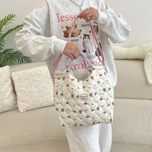 Sac en toile matelassé avec motif de chien de dessin animé et bandoulière rose