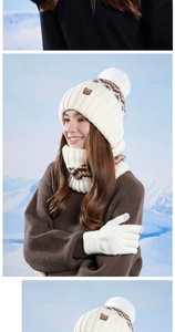Détail du tricot et motifs géométriques marrons sur le bonnet, l'écharpe et les gants