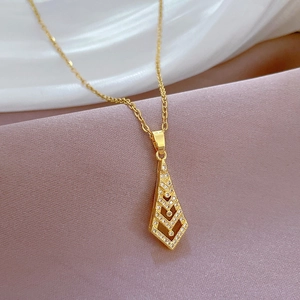Luxurious gold titanium steel arrow pendant necklace with sparkling cubic zirconia inlay