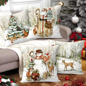 Vierer-Set Weihnachts-Kissenbezüge mit Nikolaus und Rentier auf grauem Sofa