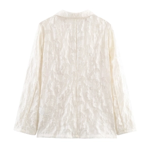 Blazer cintré en dentelle blanche pour femme, vue arrière avec élégant motif en relief