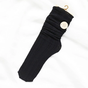Chaussettes plissées noires pour femmes avec maille torsadée et bordure élastique