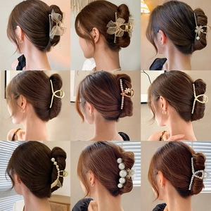 Grande Pince À Cheveux Élégante Alliage Métal Fausse Künstliche Perle Strass Fleur Papillon Géométrique Style Français Accessoires Cheveux Femme