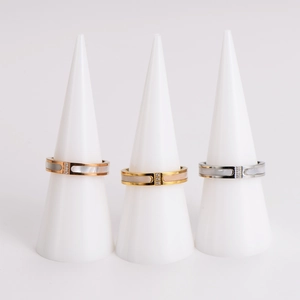 Drei Edelstahlringe mit Perlmutt und Zirkonia Steinen in Gold, Roségold und Silber Ausführung