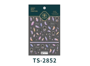 Détail de stickers à ongles gaufrés attrape-rêves et plumes avec des éléments étoilés