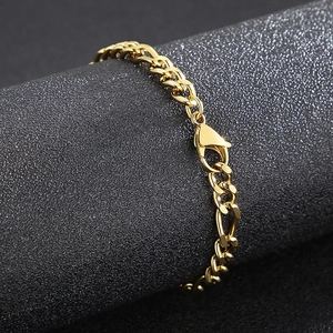 Bracciale minimalista a catena cubana NK dorata con chiusura a moschettone su supporto
