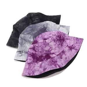 Cappelli a secchiello tie-dye reversibili in viola, grigio e nero con cuciture rinforzate