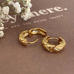 Elegant gold S925 sterling silver quilted texture hoop earrings for women stylish jewelry