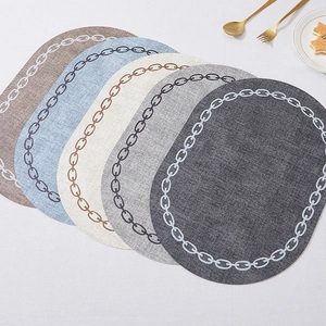 Set of 5 linen-textured oval placemats in multi-colors with chain pattern borders