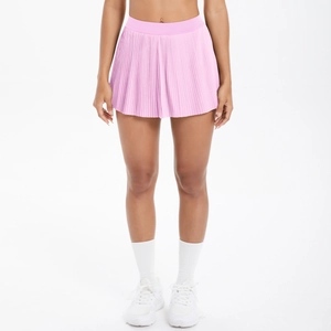 Detailansicht des rosa Faltenrock-Sportskirt mit hoher Taille und atmungsaktivem Stoff