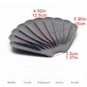 Detailed view of grey shell-shaped silicone soap dish with precise 15cm dimensions