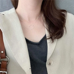 Minimalist S925 sterling silver geometric circle pendant necklace worn by a model