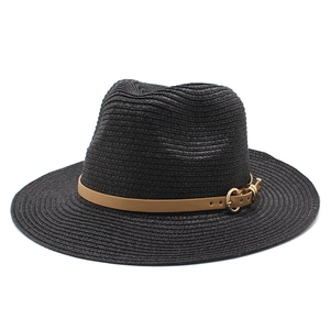 Chapeau Panama en paille noire avec ruban en cuir marron et boucle dorée pour protection solaire